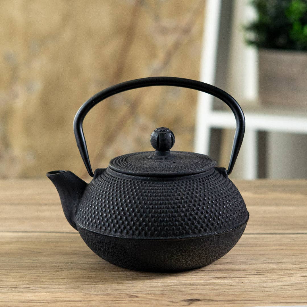 Black Hobnail Design 27oz Cast Iron Tea Pot (1/8)